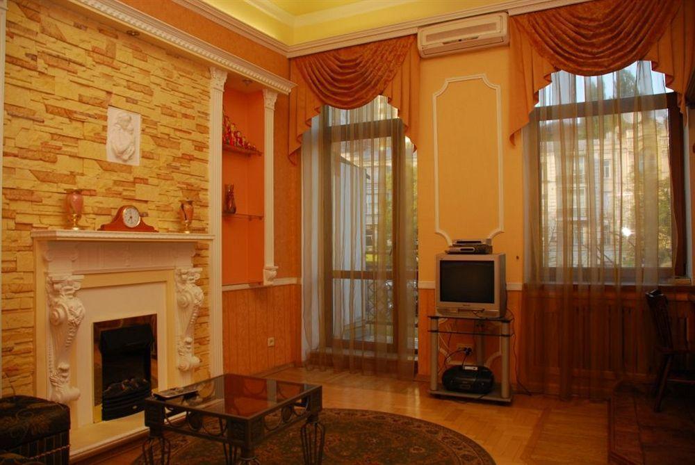Hotel Pecherskie Lipki Kiew Exterior foto