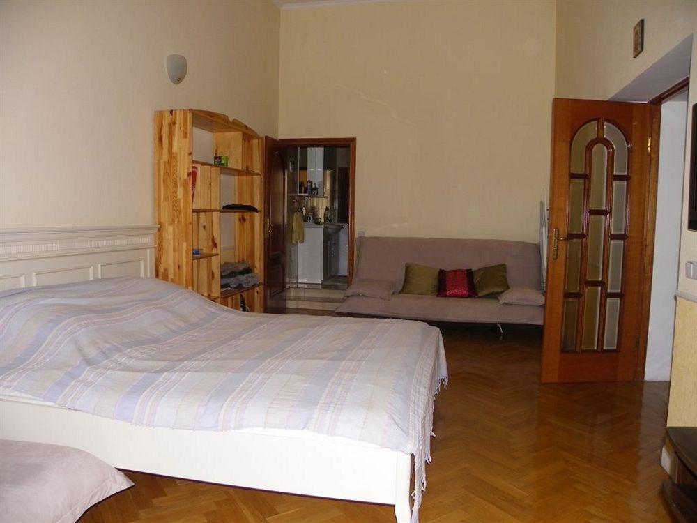Hotel Pecherskie Lipki Kiew Exterior foto