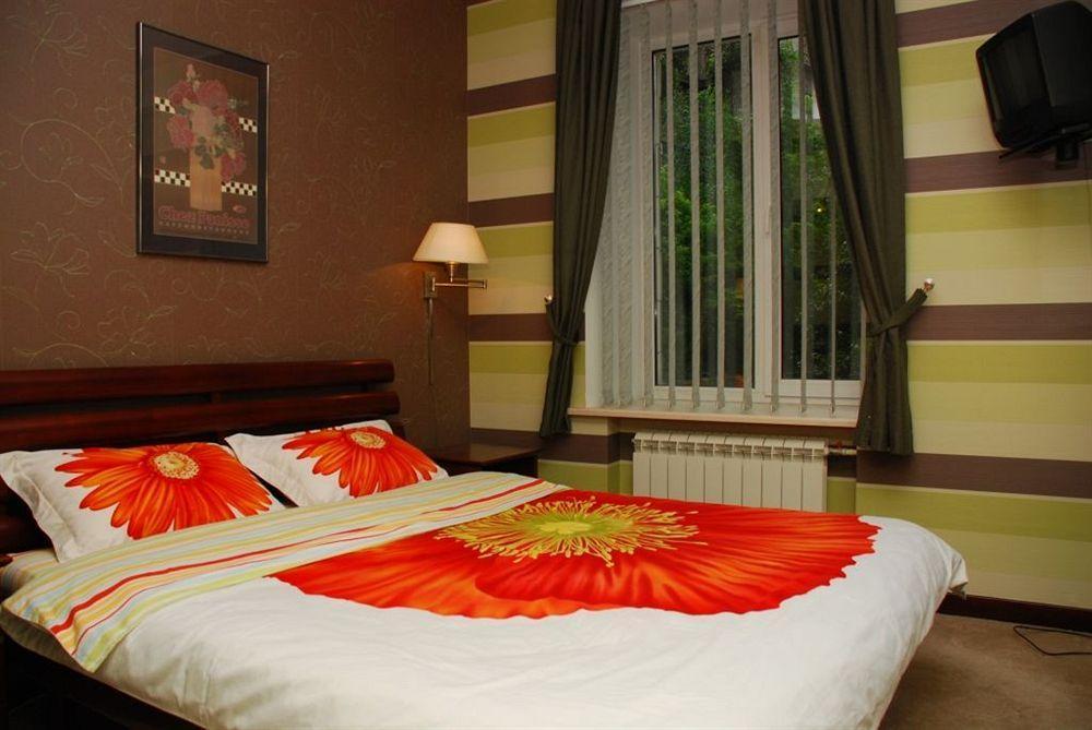 Hotel Pecherskie Lipki Kiew Exterior foto